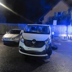 Františkovy Lázně: Nevěnoval se řízení. Narazil do středového ostrůvku