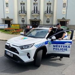 Františkovy Lázně: Strážníci mají nové vozidlo s hybridním pohonem