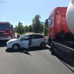Františkovy Lázně: Střet osobního vozidla s nákladním 