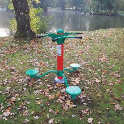 Františkovy Lázně: U Labutího jezírka byly instalovány posilovací stroje