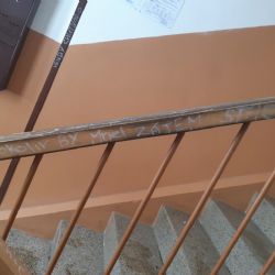 Habartov: Fixem popsal zeď, zábradlí či vchodové dveře