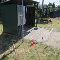 Habartov: S vozidlem narazil do bagru i oplocení domu