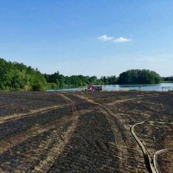 Hasiči v rámci mezikrajské pomoci vyjížděli k požáru pole