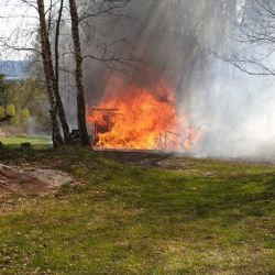 Hasiči zveřejnili krátké video z požáru chaty v Tisové u Nejdku 