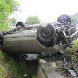 Hazlov: Dostal s vozidlem smyk. Skončil na straše