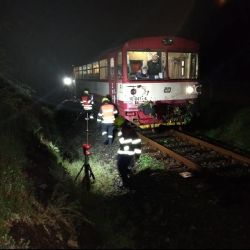 Hazlov: U obce narazil vlak do stromu 