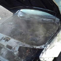 Hořící auta, nehody, utonulá osoba. Hasiči měli během Štědrého dne hodně práce 