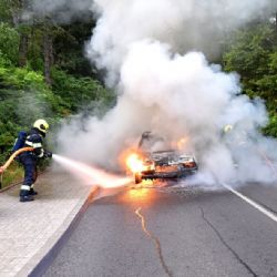 Horní Slavkov: Hasiči likvidovali požár osobního auta