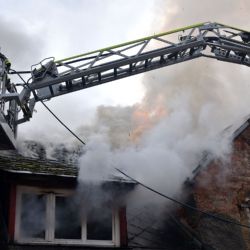 Horní Slavkov: Oheň zničil podkroví rodinného domu