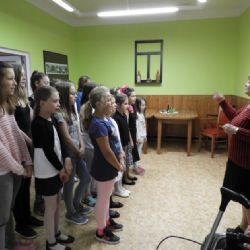 Hranice: Pěvecký sbor školy navštívil seniory