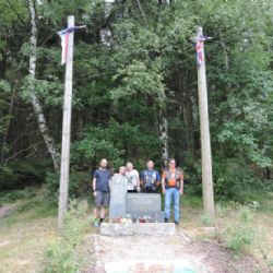 Hranice: Pomník letců navštívili motorkáři z Anglie