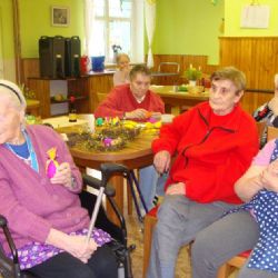 Hranice: Společná výroba velikonočních dekorací dětí a seniorů měla velký úspěch