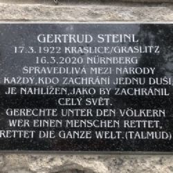 Hrdinku z Kraslic připomíná pamětní deska