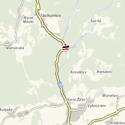 Jáchymov: Motorkář narazil do svodidel