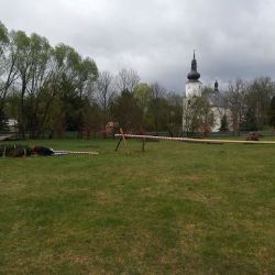 Jindřichovice: Vandal zničil ještě nevztyčenou májku