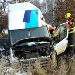 Kaceřov: Včera u obce havarovalo vozidlo