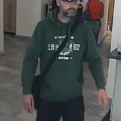 Kadaň: Policie opětovně žádá o pomoc při pátrání po pachateli loupeže