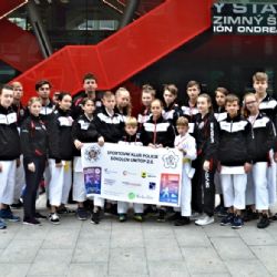 Karatisté posbírali na šampionátu 14 cenných kovů