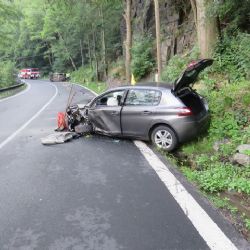 Karlovarsko: Čtyři vážné dopravní nehody. Ke třem letěl vrtulník