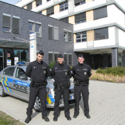 Karlovarsko: Dvouleté dítě spadlo do čtyřmetrové šachty