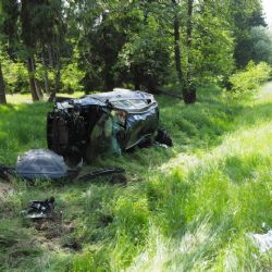 Karlovarsko: Mikrospánek. Řidička narazila do stromu