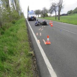 Karlovarsko: Motocyklista skončil s těžkým zraněním v nemocnici