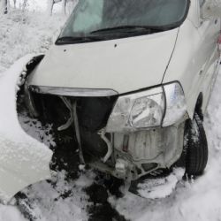 Karlovarsko: Na sněhu dostal smyk a vjel mimo komunikaci