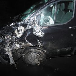 Karlovarsko: Naboural do protijedoucího vozidla. V krvi měl téměř 2,5 promile