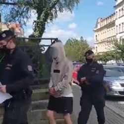 Karlovarsko: Napřed se osprchoval, pak kradl