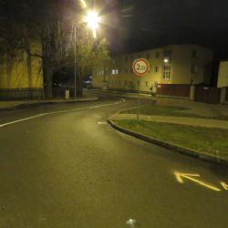 Karlovarsko: Narazil do chodkyně. Z místa nehody ujel