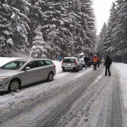 Karlovarsko: Nehoda čtyř vozidel