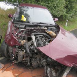 Karlovarsko: Nepřizpůsobil rychlost. Narazil do stromu