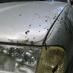 Karlovarsko: Nerespektoval pokyny a srazil údržbáře silnic