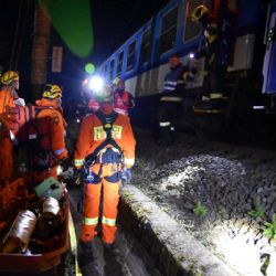 Karlovarsko: Noční cvičení prověřilo zásah záchranářů při velké železniční nehodě