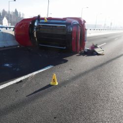 Karlovarsko: Pod vlivem alkoholu způsobili dopravní nehodu