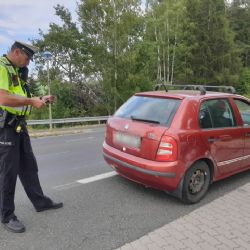 Karlovarsko: Policisté zkontrolovali téměř dva tisíce vozidel