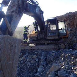 Karlovarsko: Požár bagru. Škoda tři miliony korun