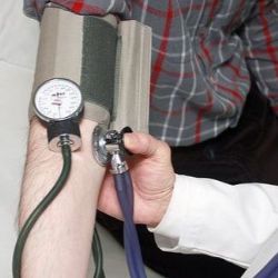 Karlovarsko: Pracovní povinnost pro ambulantní lékaře a sestry