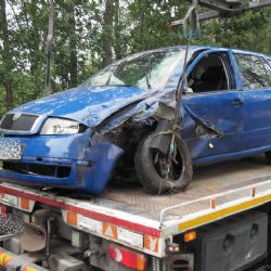 Karlovarsko: Přejela do protisměru, střetla se s protijedoucím vozidlem