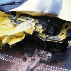 Karlovarsko: Při hledání lahve s pitím narazila do náklaďáku