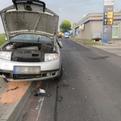 Karlovarsko: Řidič při odbočování přehlédl středový ostrůvek