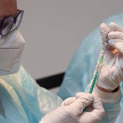 Karlovarsko: Zkrácení doby podání druhé dávky vakcíny zrychlí očkování