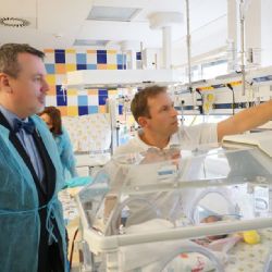 Karlovarský kraj bude i v příštím roce vyplácet náborové příspěvky novým lékařům