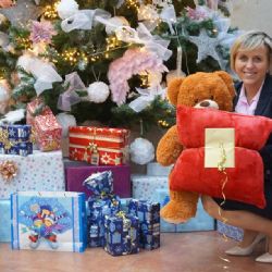 Karlovarský kraj: Dnes bude Vánoční strom plnit seniorům jejich přání