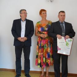 Karlovarský kraj ocenil nejlepší města a obce za třídění odpadu v roce 2017