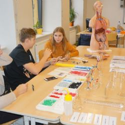 Karlovarský kraj opět podpoří žáky středních škol formou stipendií