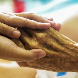 Karlovarský kraj podpoří provoz domácí hospicové péče