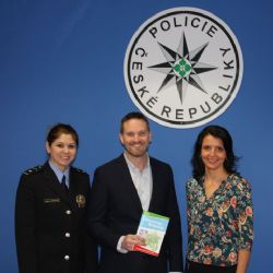 Karlovarský kraj: Policie převzala publikaci Internetem Bezpečně