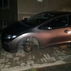 Karlovarský kraj: Při krádeži disků byl vyrušen kolemjdoucími