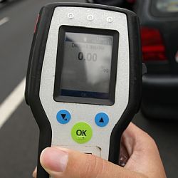 Karlovarský kraj: Řidiči při policejní akci - Řídím, piju nealko pivo, obstáli